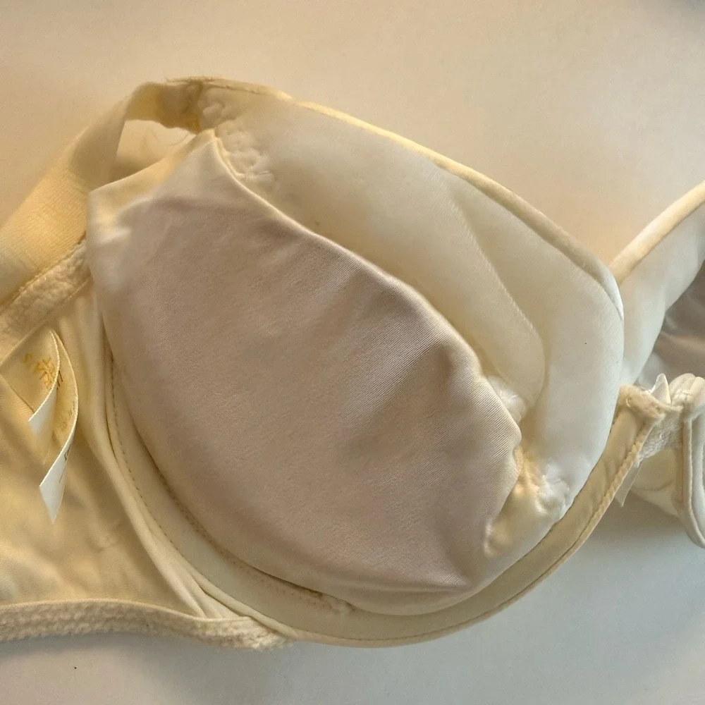 Vintage Victoria's Secret The Miracle Bra 34D White Satin Shiny Padded Push Up